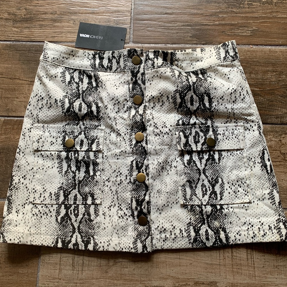 Fashion Nova Black and White Snakeskin Mini Skirt
